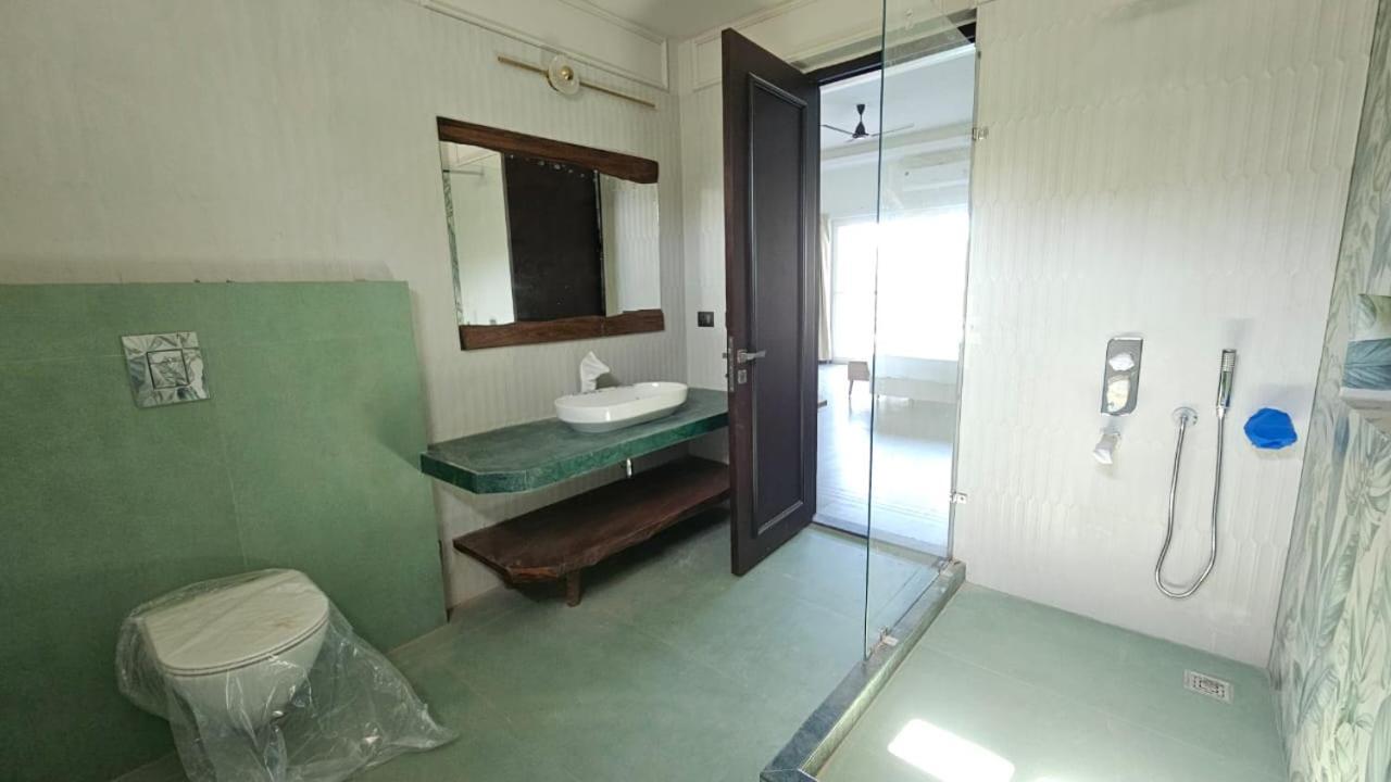 Srina Vilas, Corbett Lodge *
