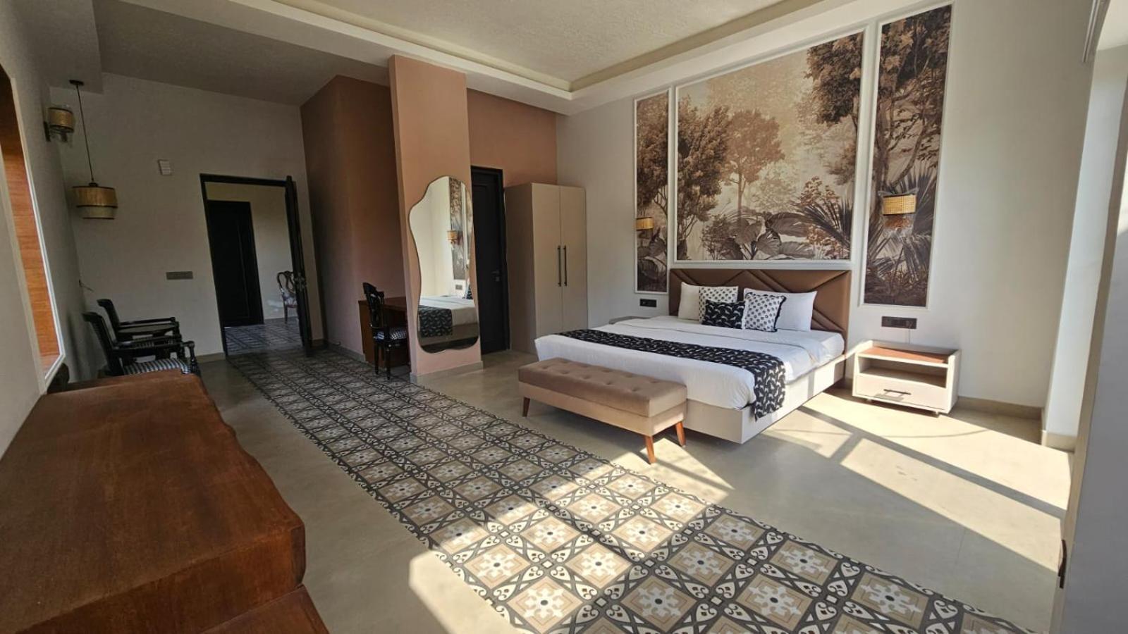 Srina Vilas, Corbett Lodge